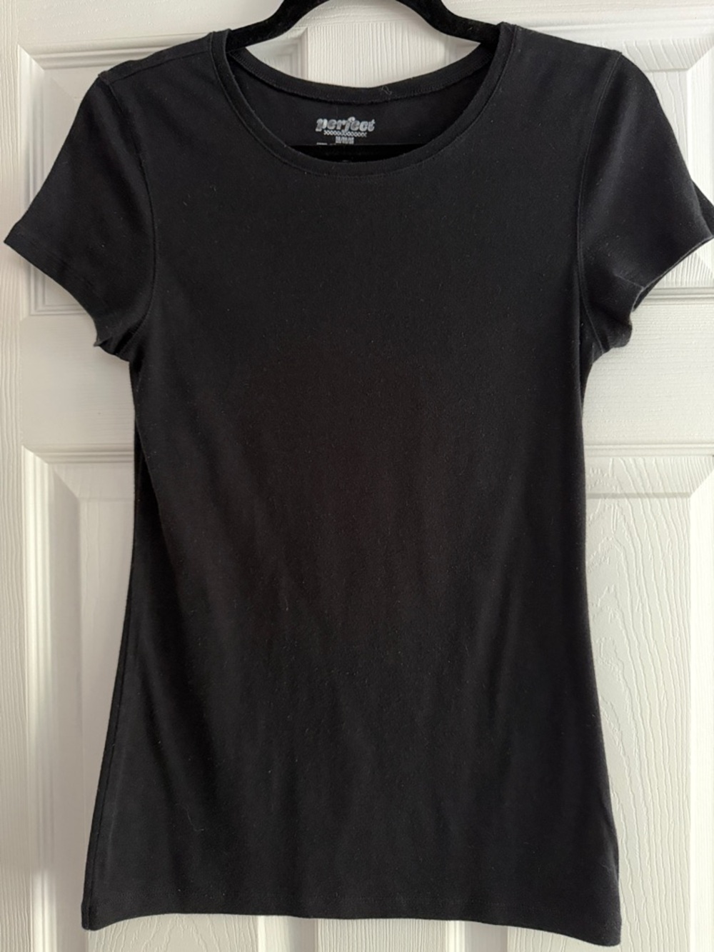 Old Navy Women’s Fitted Perfect Black Tshirt